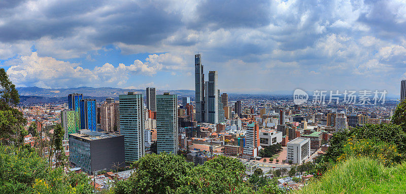 哥伦比亚波哥大——安第斯山脉上的南美首都城市的高角度视角- BD Bacatá哥伦比亚最高的人造建筑